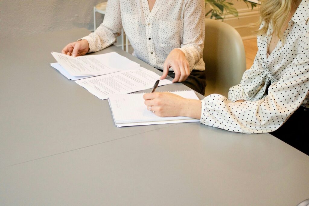 What Is a Mobile Notary and When Should You Use One? What Is a Mobile Notary and When Should You Use One?